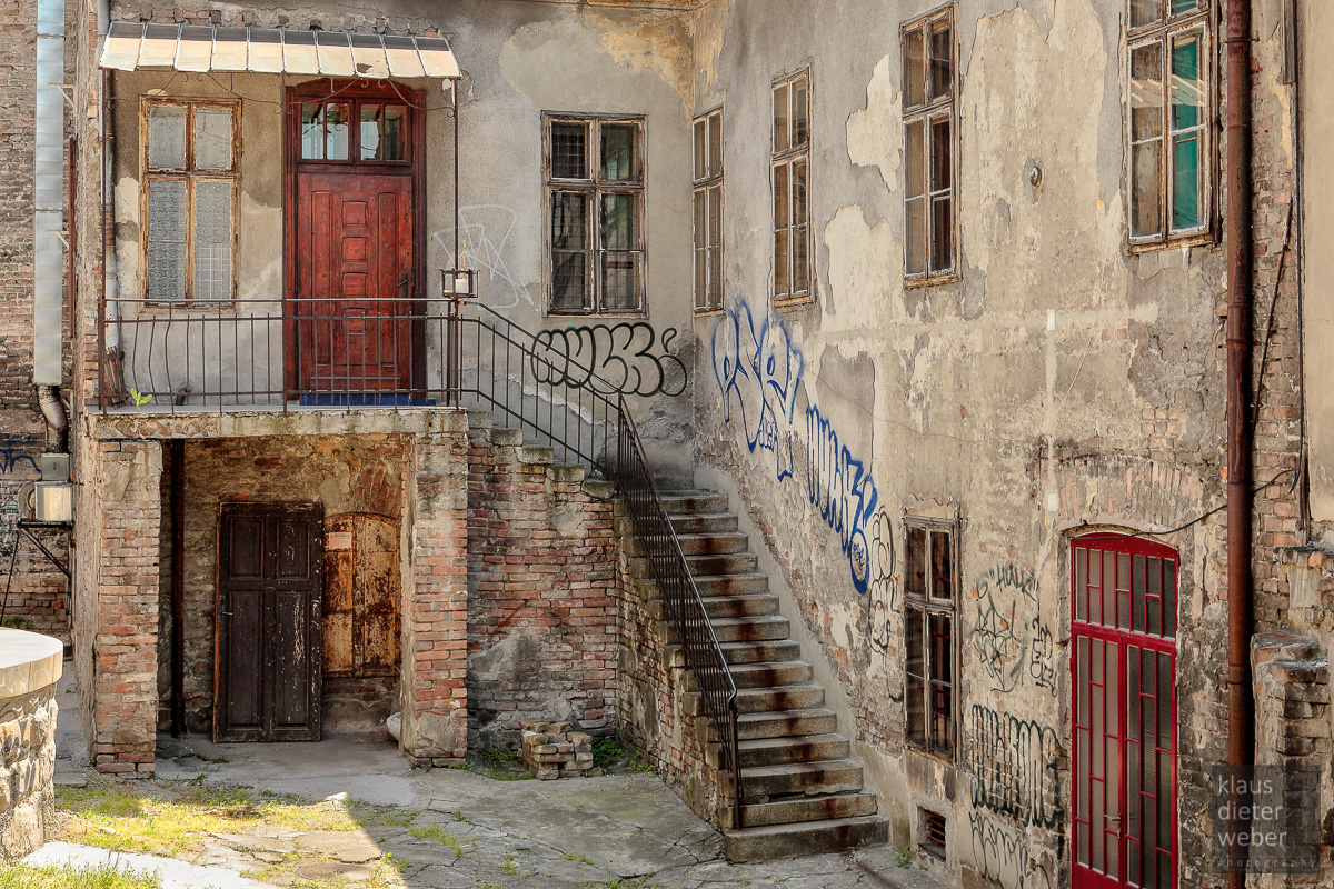 Fotografie "Old Belgrade Courtyard"